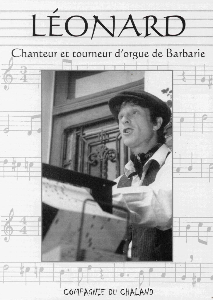 Compagnie du chaland Spectacle de rue Chansons Orgue de barbarie Léonard, tourneur de manivelle
